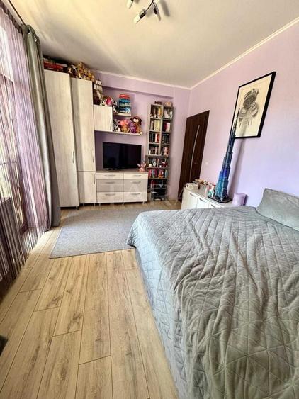 Apartament cu 3 camere semidecomandat, mobilat în Florești