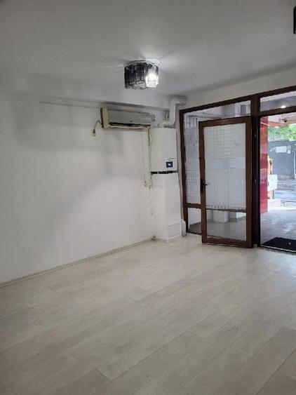 Spațiu comercial, de 56 mp, în Trocadero