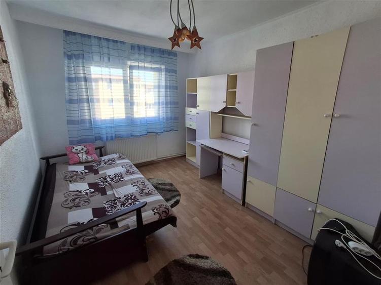 Apartament cu 2 camere decomandat în Valea Aurie