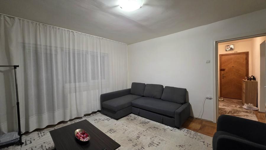 Apartament cu 3 camere decomandat, mobilat în Girocului