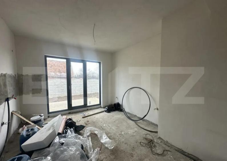 Casă cu 4 camere cu Teren 300 Mp în Lazuri