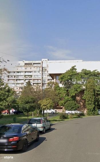 Apartament cu 4 camere decomandat în Central