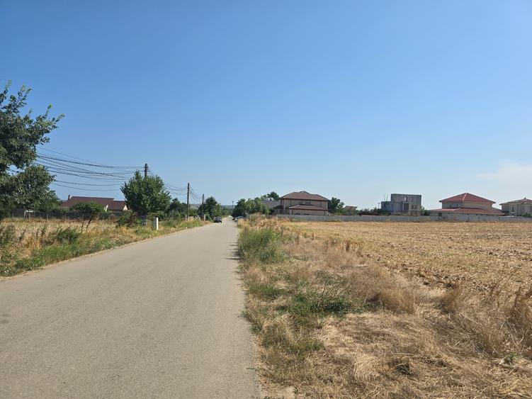 Teren Construcții intravilan de 770 mp, în Lazu