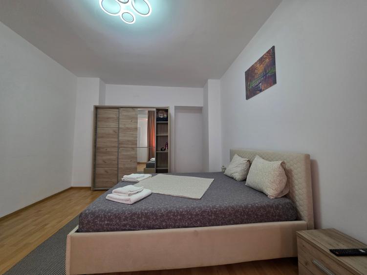 Apartament cu 2 camere semidecomandat în Universitate