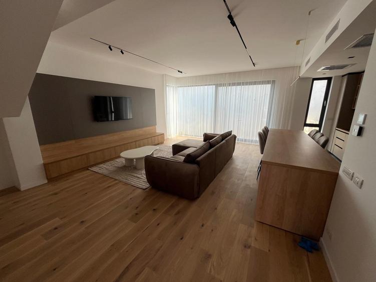 Duplex cu 5 camere cu Canalizare în Voluntari