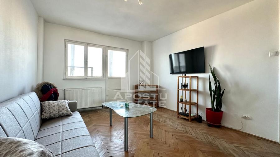Apartament cu 3 camere decomandat, mobilat în Dacia