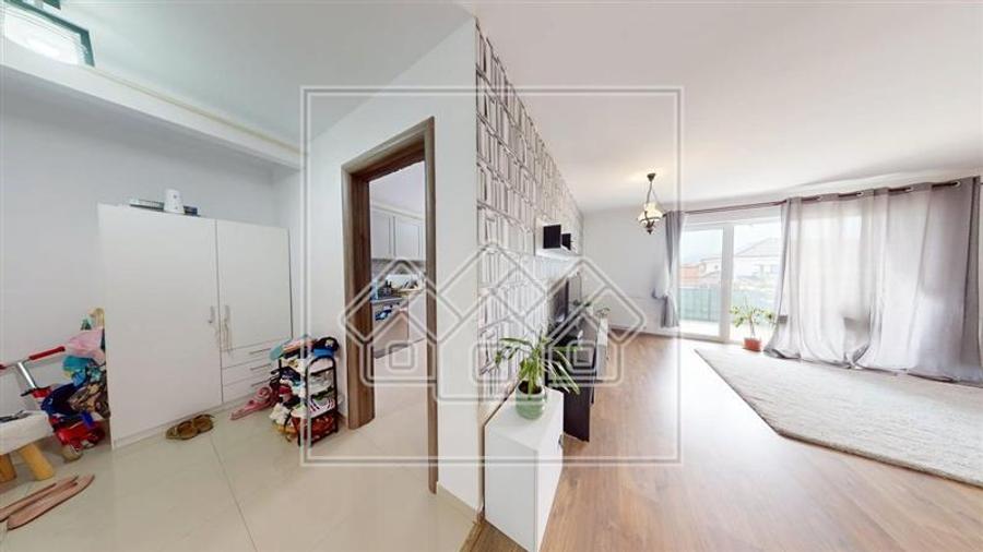 Apartament cu 3 camere decomandat în Șelimbăr