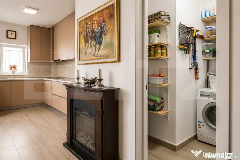 Apartament cu 3 camere decomandat în Tractorul