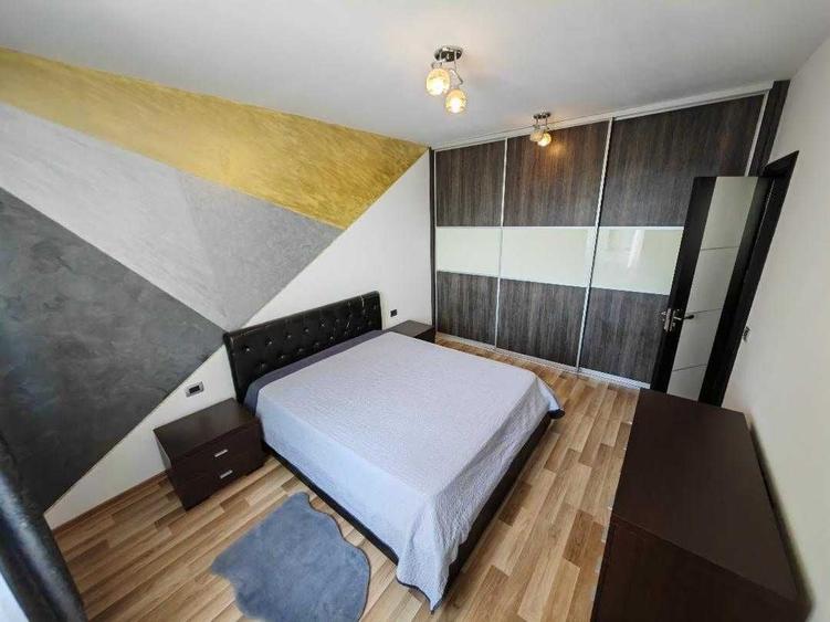 Apartament cu 3 camere semidecomandat în Tractorul