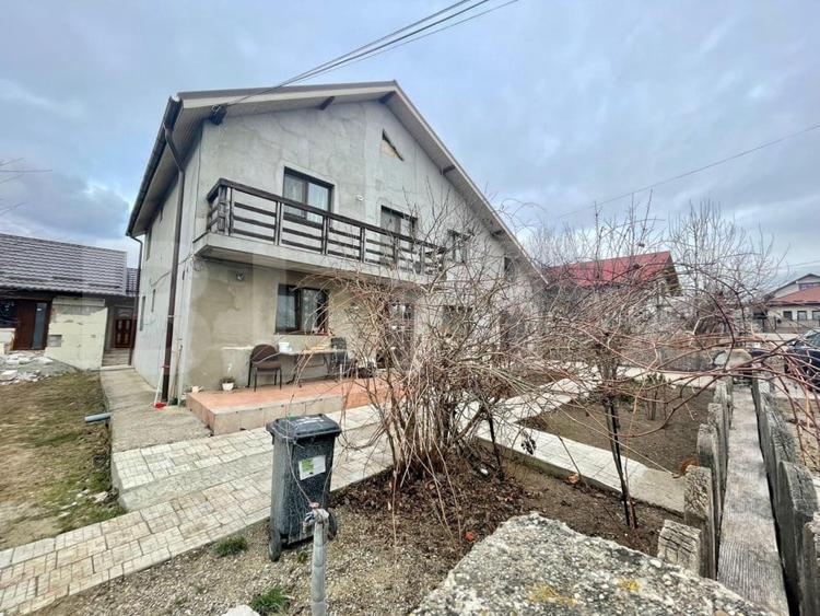 Casă individuală cu 8 camere cu Garaj în Miroslava