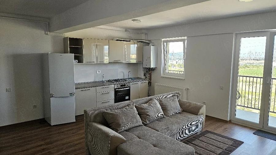 Apartament cu 2 camere semidecomandat în Triaj