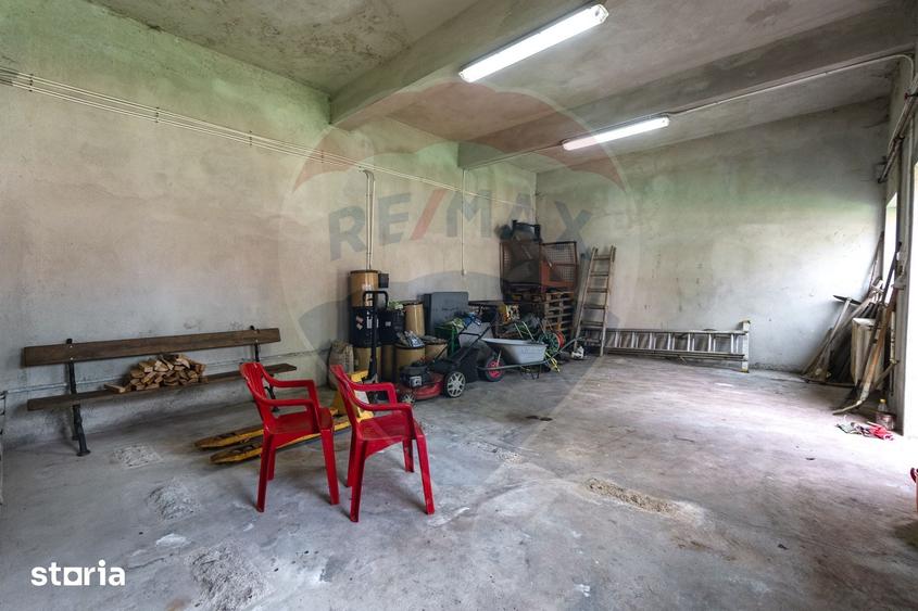 Casă cu 4 camere cu Teren 1673 Mp în Central