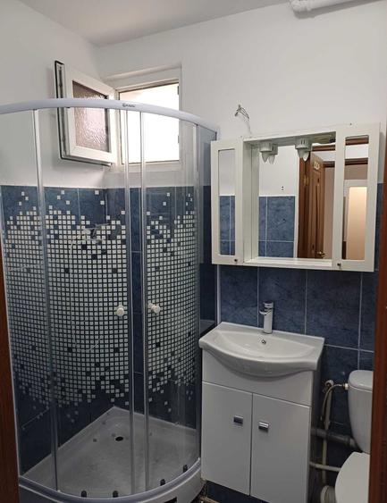 Apartament cu 3 camere semidecomandat în Mărăței