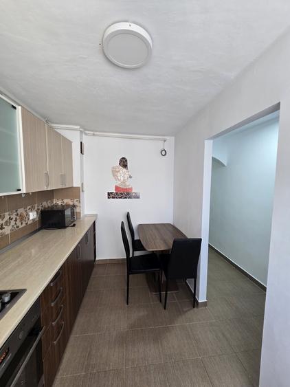 Apartament cu 2 camere decomandat în Micro 6