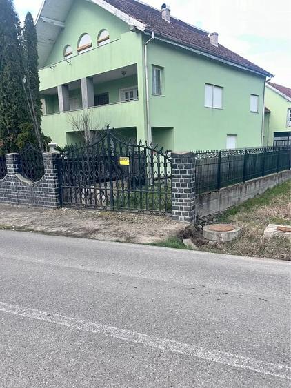 Casă cu Teren 1500 Mp în Tur