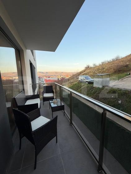 Apartament cu 3 camere semidecomandat, mobilat în Florești
