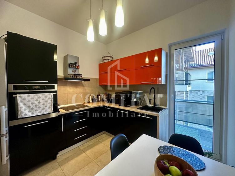 Apartament cu 4 camere semidecomandat, mobilat în Iris