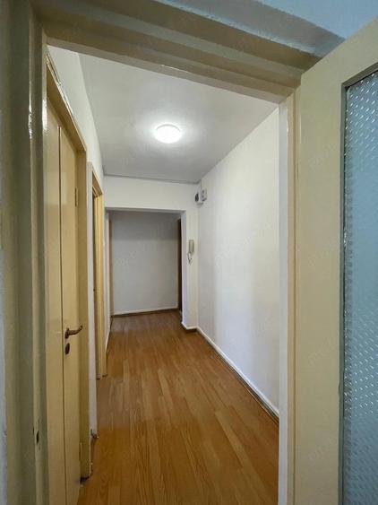 Apartament cu 3 camere semidecomandat în Exterior Vest