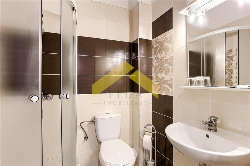 Casă individuală cu 13 camere cu Canalizare în Micălaca