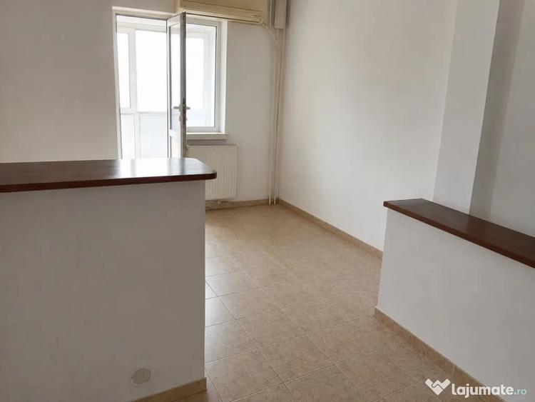 Apartament cu 3 camere decomandat în Rovine