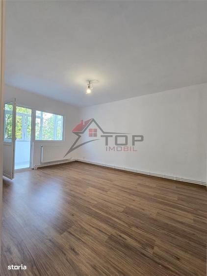 Apartament cu 4 camere decomandat în Dacia