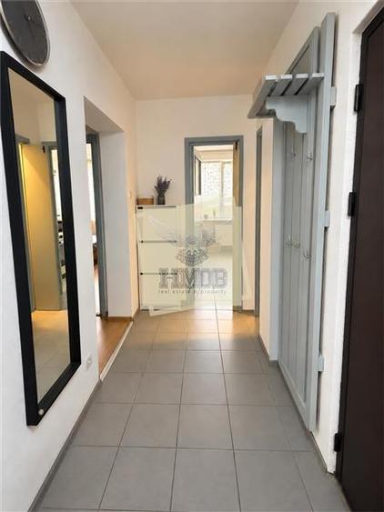 Apartament cu 3 camere decomandat, mobilat în Central