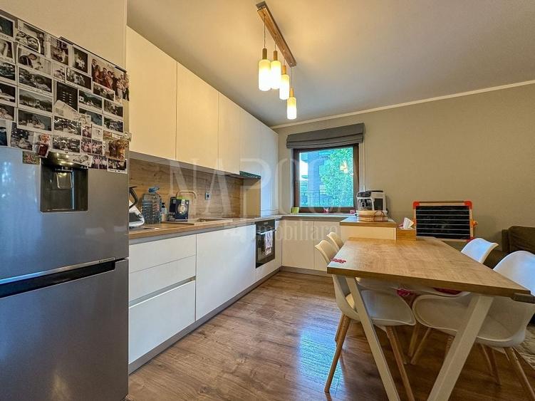 Apartament cu 3 camere semidecomandat în Europa