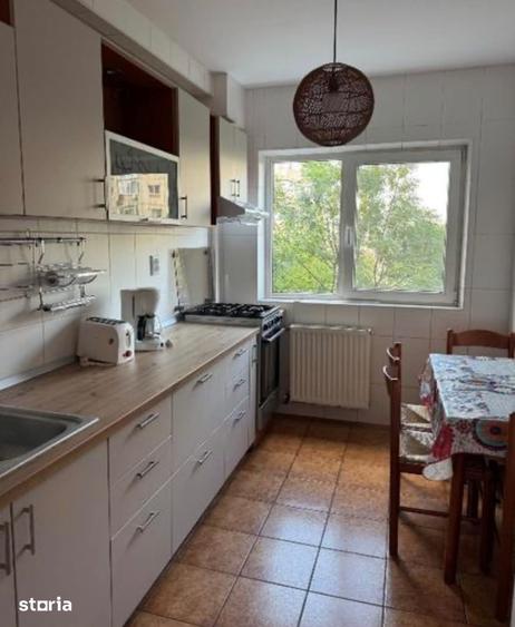 Apartament cu 3 camere în Tineretului