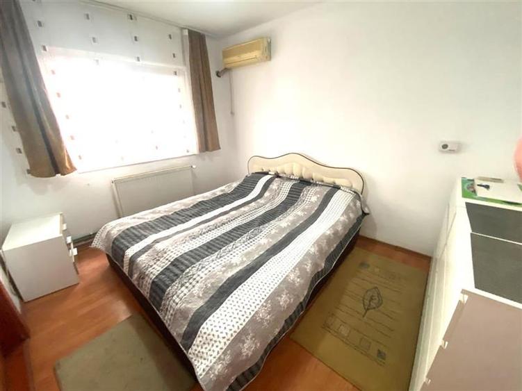 Apartament cu 3 camere decomandat în Aradului