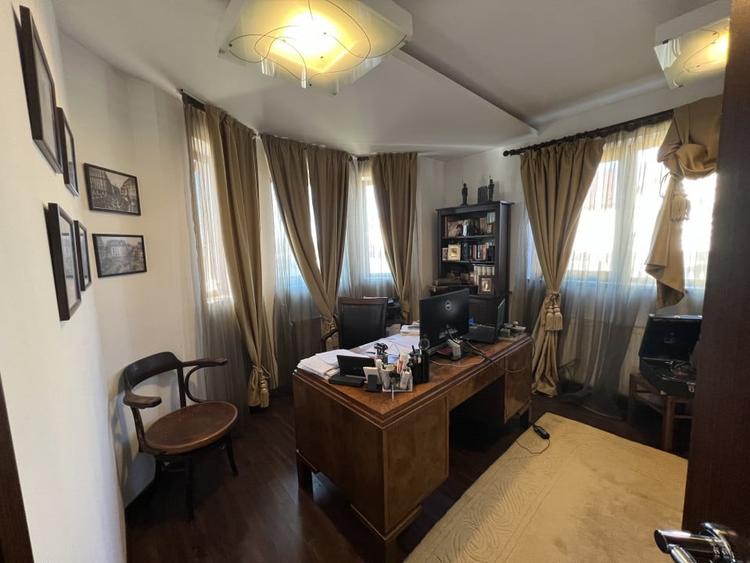 Casă individuală cu 5 camere cu Teren 1000 Mp în Exterior Vest