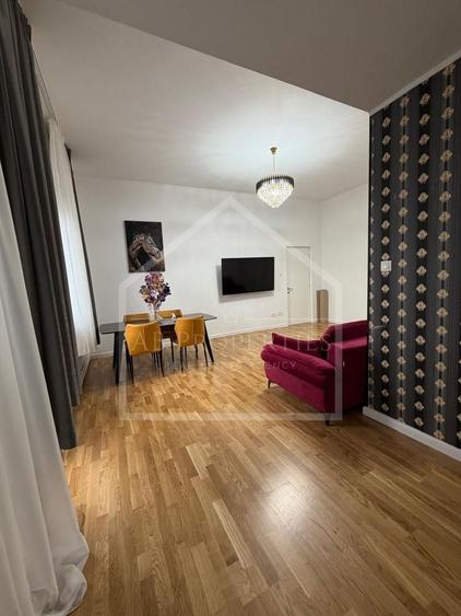 Apartament cu 3 camere decomandat, mobilat în Calea Victoriei
