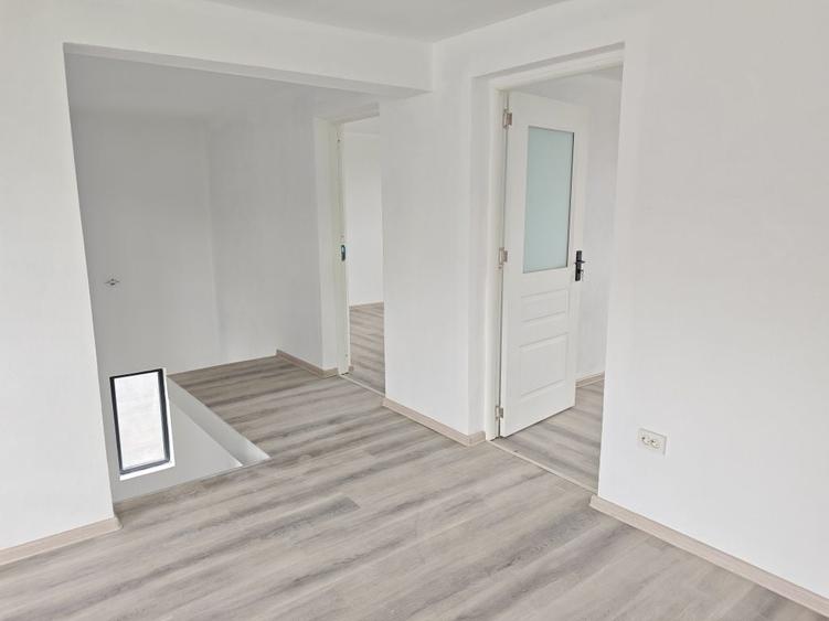 Casă cu 3 camere în Breasta