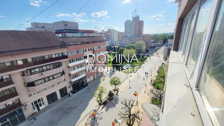 Apartament cu 3 camere decomandat, mobilat în Ultracentral