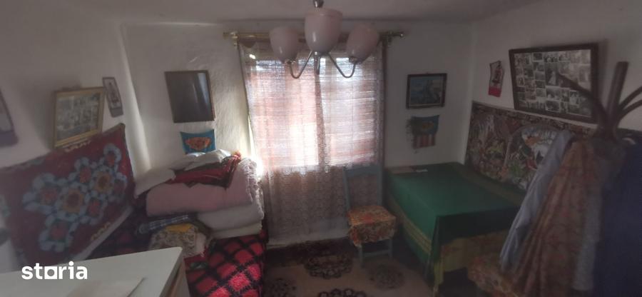 Casă cu 4 camere cu Teren 3500 Mp în Ghergheasa