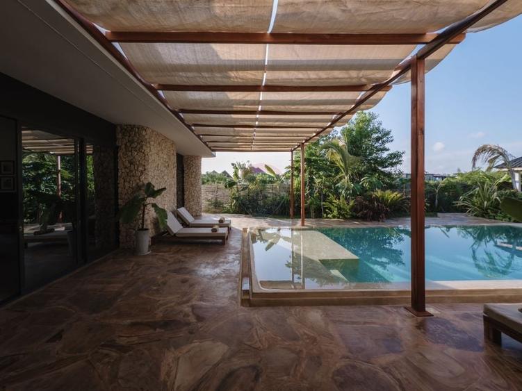 Casă individuală cu 2 camere cu Piscina în Ultracentral