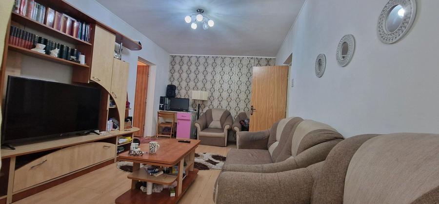Apartament cu 3 camere semidecomandat în City Park Mall