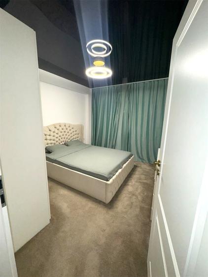 Apartament cu 3 camere decomandat în Palazu Mare