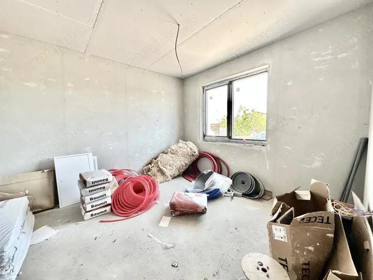 Casă cu 4 camere cu Teren 250 Mp în Sânandrei