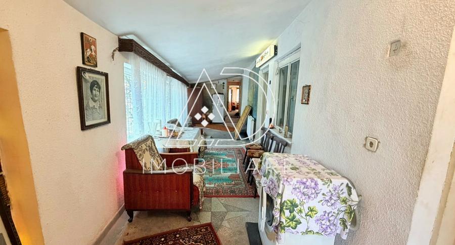 Casă individuală cu 5 camere cu Teren 930 Mp în Central