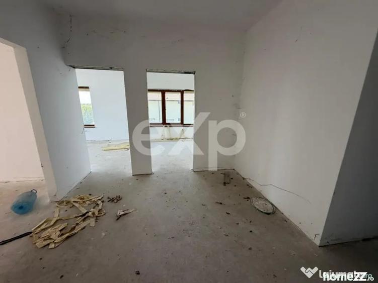 Casă cu 7 camere cu Teren 1000 Mp în Butimanu
