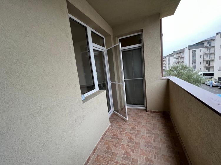 Apartament cu 3 camere decomandat în Florești