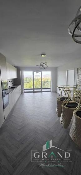 Apartament cu 3 camere semidecomandat, mobilat în Sopor