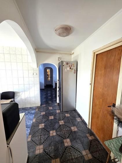 Apartament cu 4 camere semidecomandat în Brâncoveanu