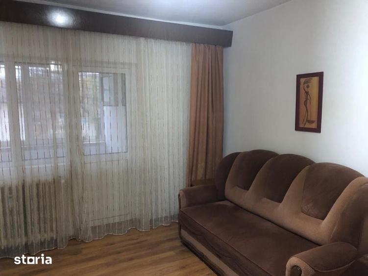 Apartament cu 2 camere decomandat în Calea București