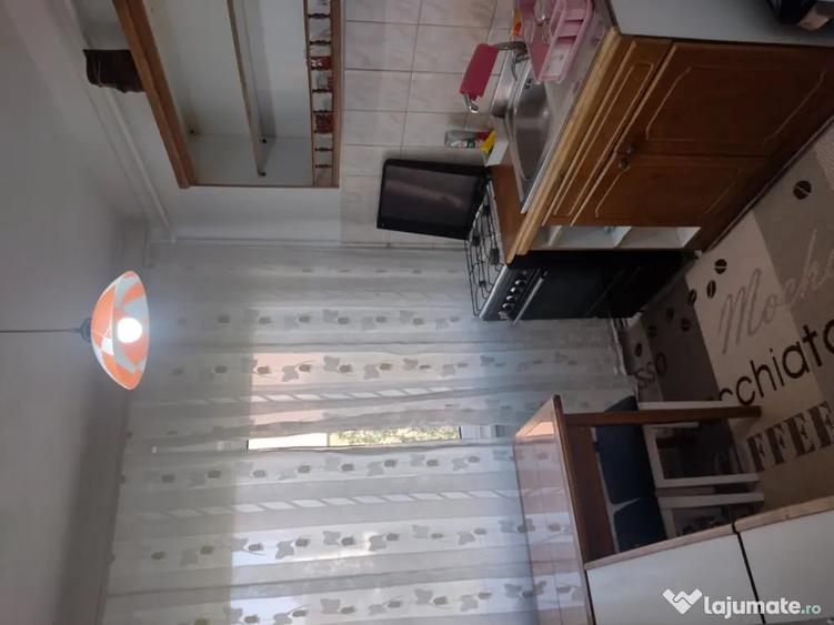Apartament cu 2 camere decomandat în Podu Roș