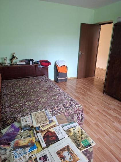 Casă cu 5 camere cu Teren 400 Mp în Prelungirea Ghencea