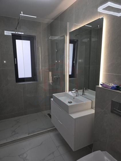 Apartament cu 2 camere semidecomandat, mobilat în Bd. Coșbuc