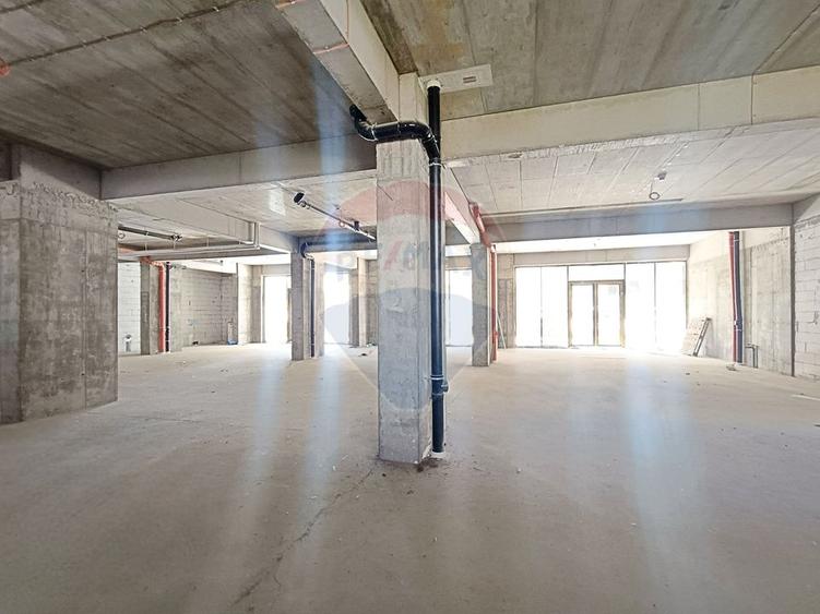 Spațiu comercial, de 281.29998779297 mp, în Exterior Vest