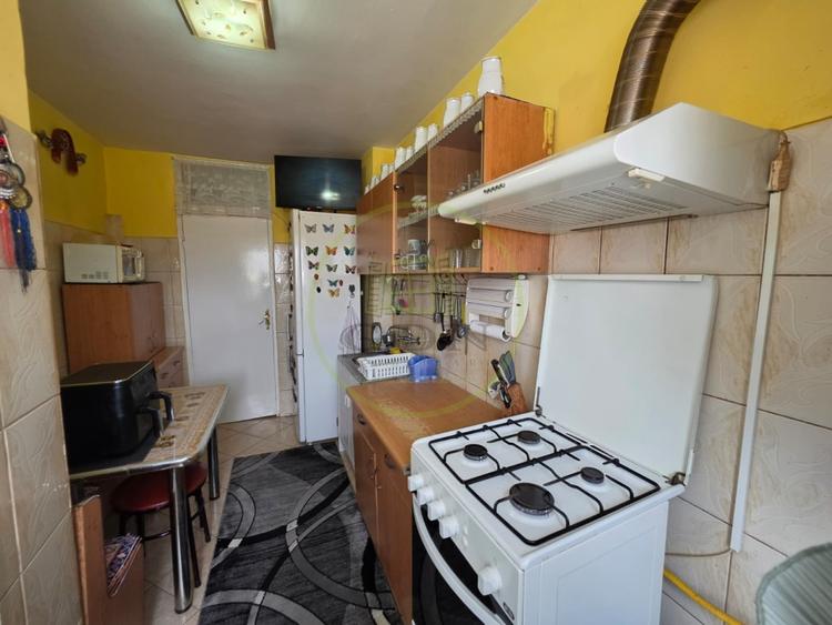Apartament cu 4 camere decomandat în Hipodrom 3