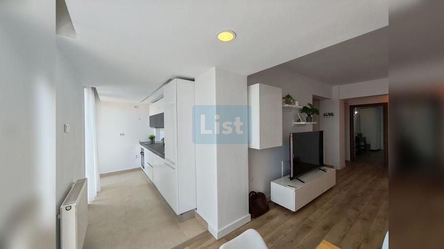 Apartament cu 5 camere semidecomandat, mobilat în Bună Ziua
